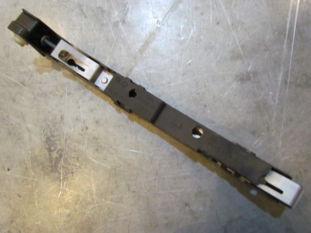 2004 Audi A8L Rear LH Drivers Bumper Mount Support 4E0 810 915