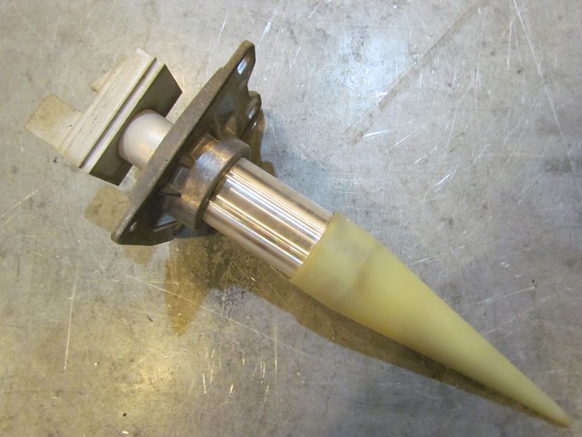 2004 Audi A8L Rear LH Drivers Bumper Reinforcement Mount