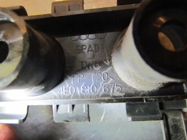 2004 Audi A8L Rear LH Drivers Antenna Holder 4E0 810 675