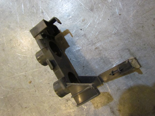 2004 Audi A8L Rear LH Drivers Antenna Holder 4E0 810 675
