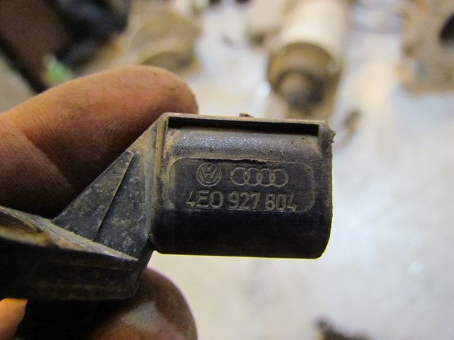 2004 Audi A8L Front RH Passenger Wheel Speed Sensor 4E0 927 804
