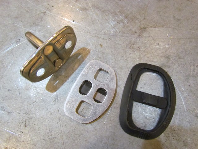 2004 Audi A8L Front LH Drivers Door Latch Catch