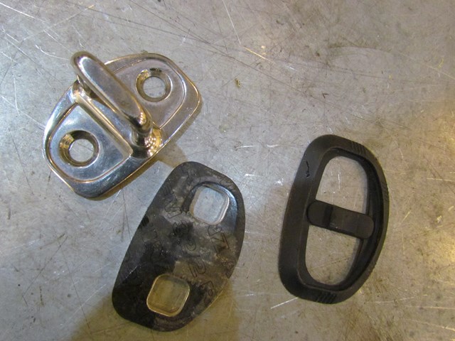 2004 Audi A8L Front LH Drivers Door Latch Catch