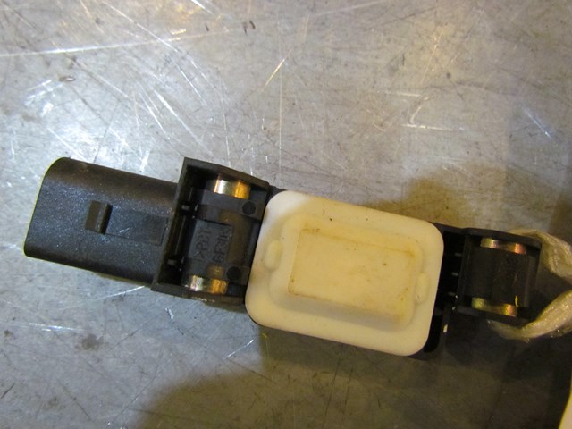 2004 Audi A8L LH Drivers B Pillar Side Impact Sensor 4B0 959 643