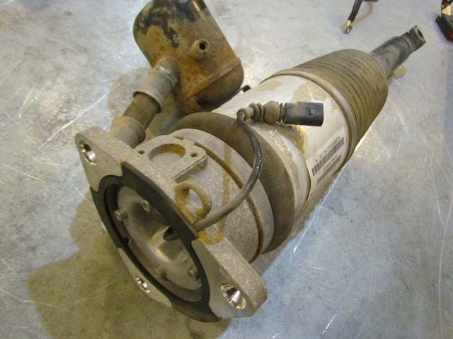 2004 Audi A8L Rear RH Passenger Strut / Air Ride Assy 4E0 616 002