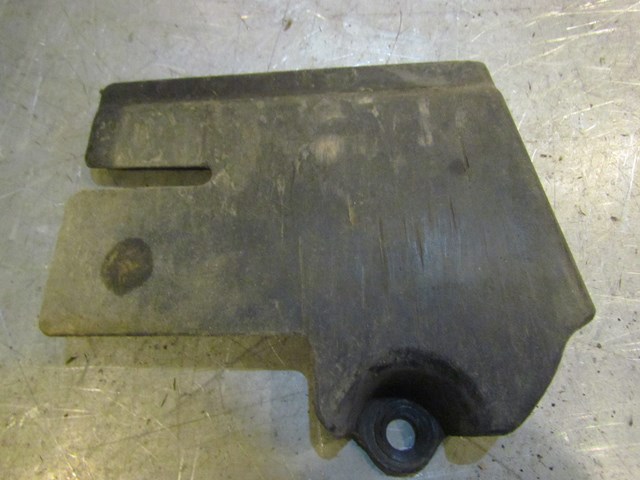 2004 Audi A8L Front RH Passenger Chassis Dust Shield 4E0 825 192