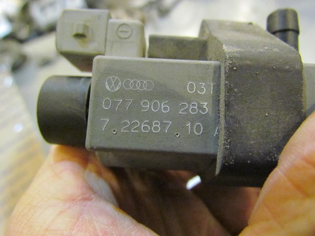 2004 Audi A8L Vacuum Solenoid Valve 077 906 283
