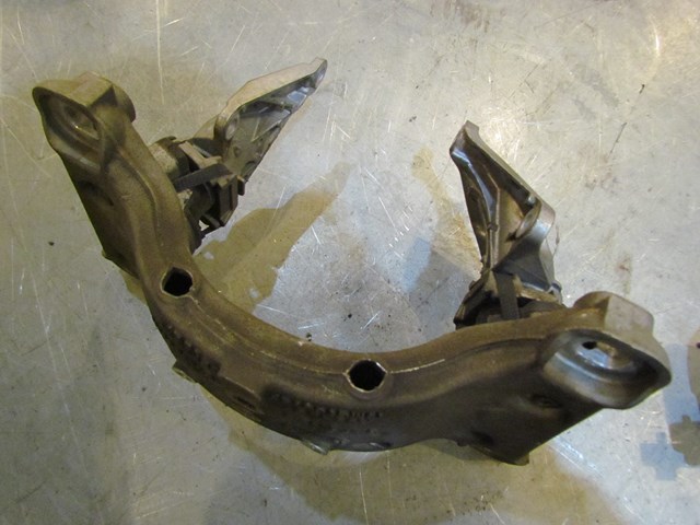 2004 Audi A8L Transmission Bracket Assy