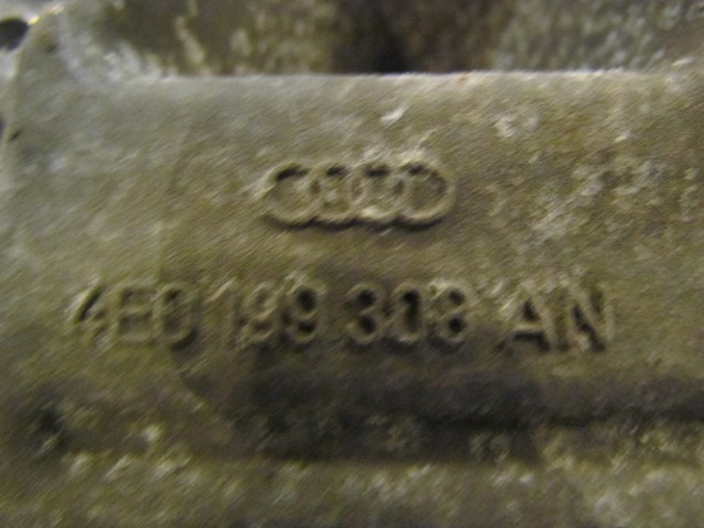 2004 Audi A8L RH Passenger Engine Mount Bracket