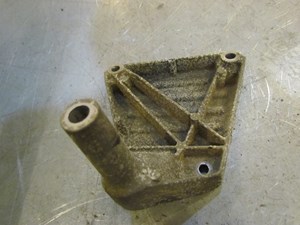 2004 Audi A8L RH Passenger Engine Mount Bracket