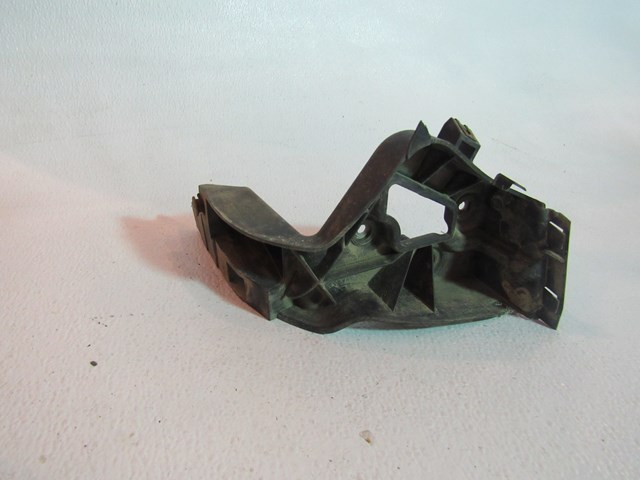 2004 Audi A8L Rear LH Drivers Rocker Moulding Mount