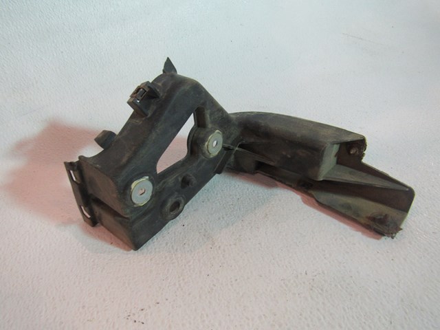 2004 Audi A8L Rear LH Drivers Rocker Moulding Mount
