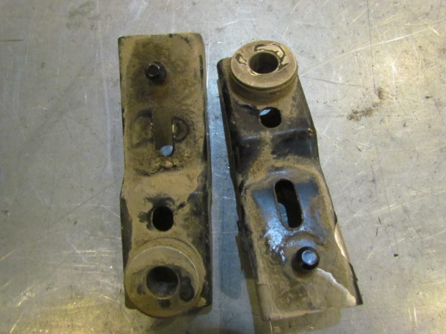 2004 Audi A8L Fuel Tank Mounts Brackets