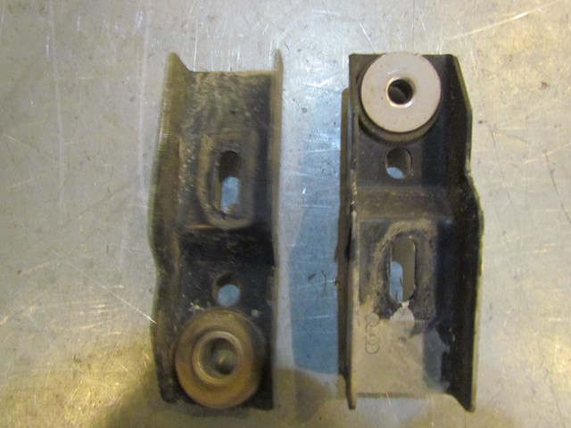 2004 Audi A8L Fuel Tank Mounts Brackets