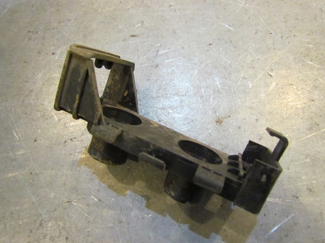 2004 Audi A8L Rear Rh Passenger Antenna Holder Bracket 4E0 810 675