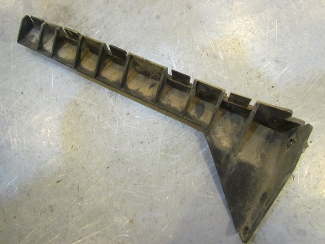 2004 Audi A8L Rear RH Passenger Bumper Moulding Mount