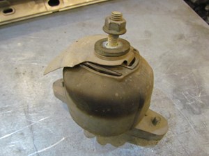 2004 Audi A8L LH Drivers Transmission Mount