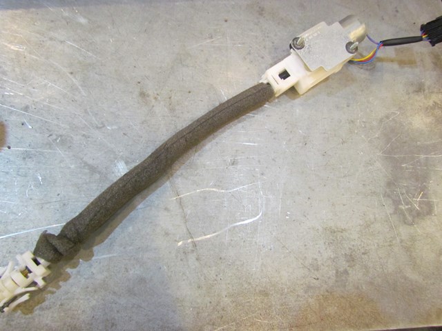 2004 Audi A8L LH Drivers Seat Belt B Pillar Adjustment 404.840