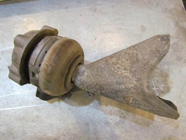 2004 Audi A8L LH Drivers Engine Mount With Bracket