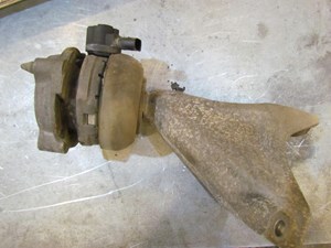 2004 Audi A8L LH Drivers Engine Mount With Bracket