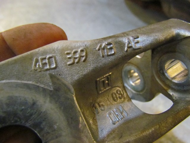 2004 Audi A8L LH Drivers Engine Mount Bracket