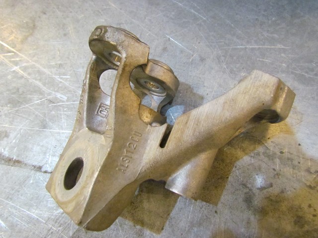 2004 Audi A8L LH Drivers Engine Mount Bracket