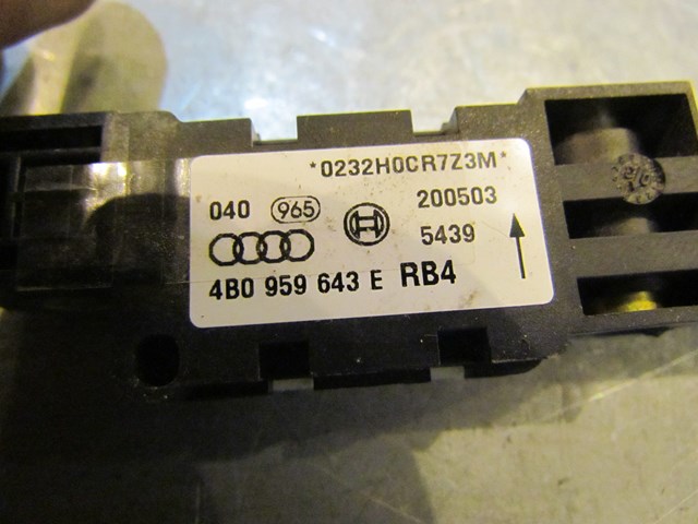 2004 Audi A8L Rear LH Drivers C Pillar Impact Sensor 4B0 959 643