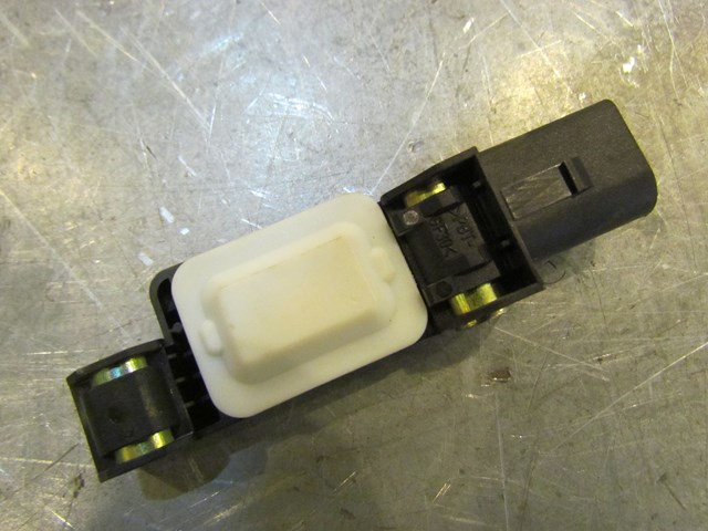 2004 Audi A8L Rear LH Drivers C Pillar Impact Sensor 4B0 959 643