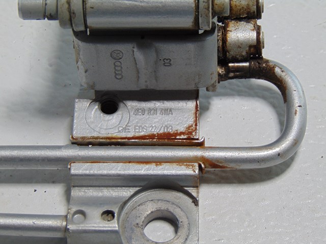 2004 Audi A8L Front RH Passenger Door Hinge Set