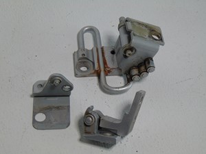 2004 Audi A8L Front RH Passenger Door Hinge Set