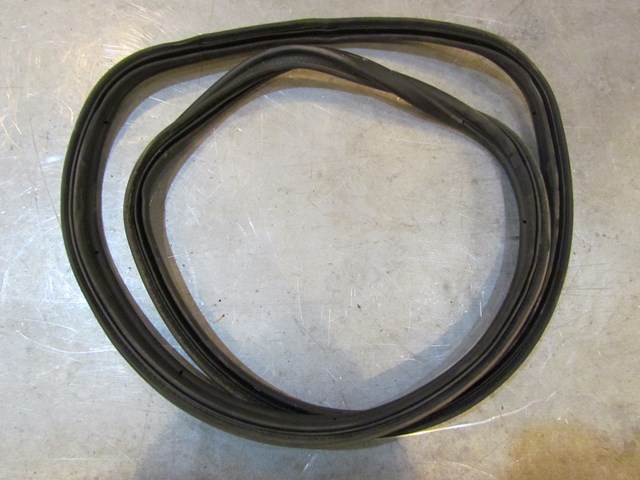 2007 Audi S4 Trunk Seal On Body