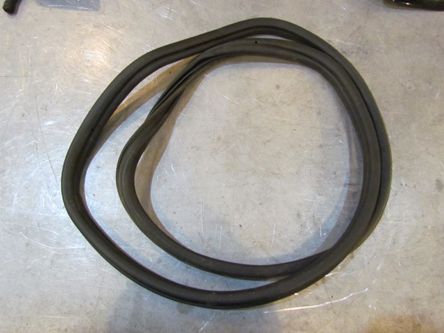 2007 Audi S4 Trunk Seal On Body