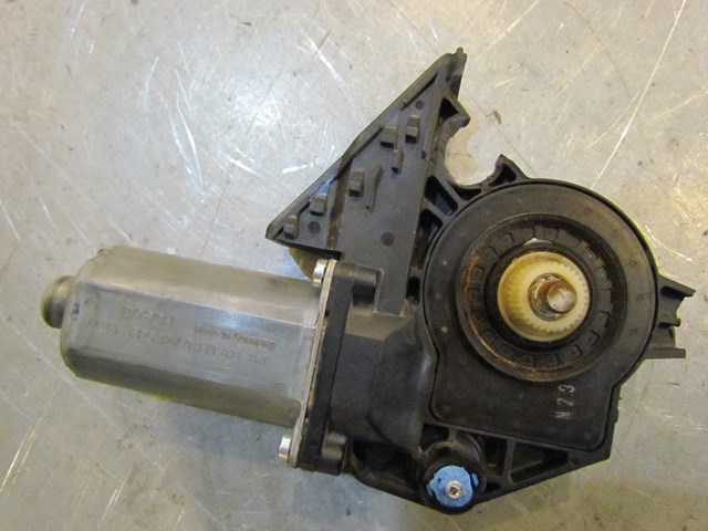 2007 Audi S4 Rear LH Drivers Window Motor Mount Minor Damage 130 821 767