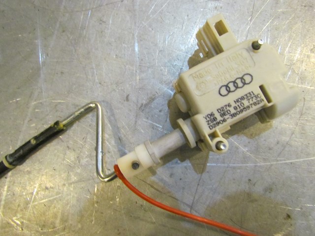 2007 Audi S4 Trunk Emergency Release Lever 8E0 810 773