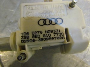 2007 Audi S4 Trunk Emergency Release Lever 8E0 810 773