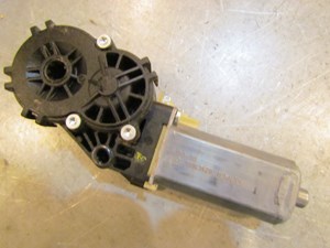 2007 Audi S4 Front LH Drivers Seat Reclining Motor 0 390 203 226