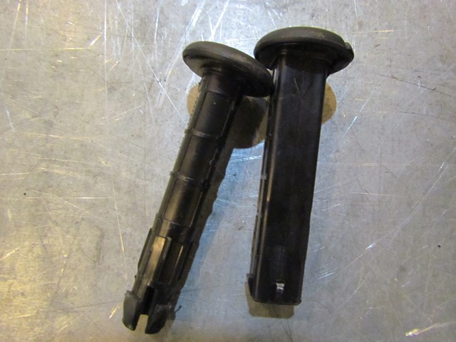 2007 Audi S4 Front LH Drivers Seat Headrest Mount Panels