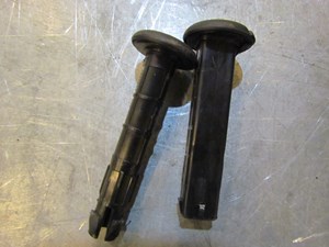 2007 Audi S4 Front LH Drivers Seat Headrest Mount Panels