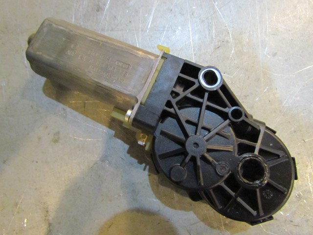 2007 Audi S4 Front RH Passenger Seat Reclining Motor 0 390 203 225