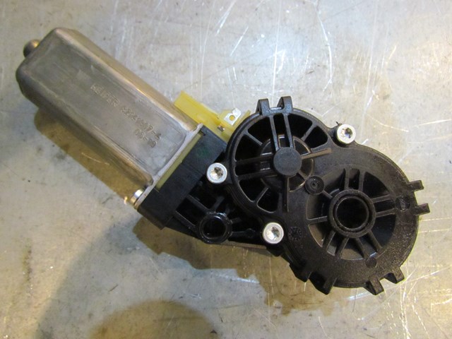 2007 Audi S4 Front RH Passenger Seat Reclining Motor 0 390 203 225