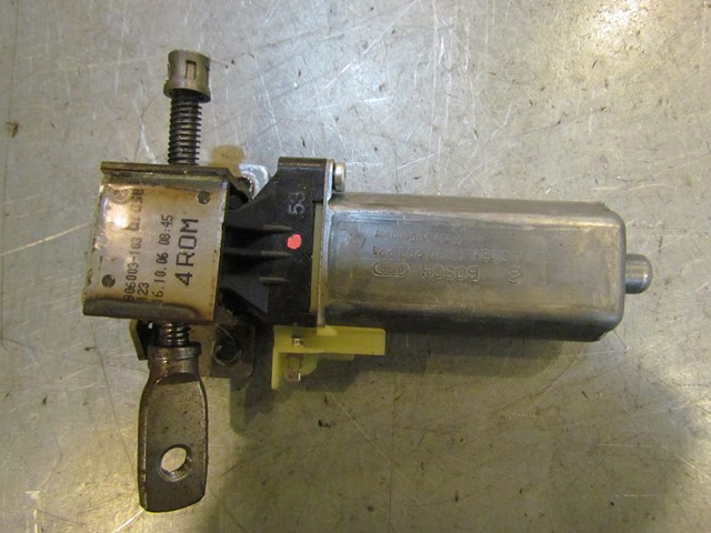 2007 Audi S4 Front RH Passenger Seat Motor 0 390 203 221