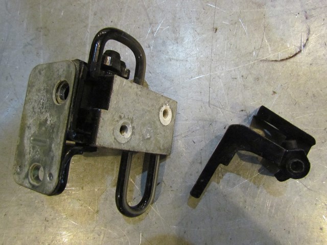 2007 Audi S4 Rear RH Passenger Door Hinge Set