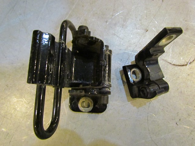 2007 Audi S4 Rear RH Passenger Door Hinge Set