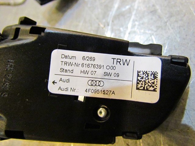 2007 Audi S4 Steering Wheel Controls 4F0951527
