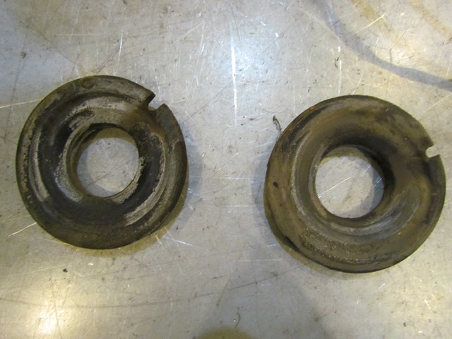 2007 Audi S4 Front RH Passenger Coil Spring Bushing Set Upper And Lower
