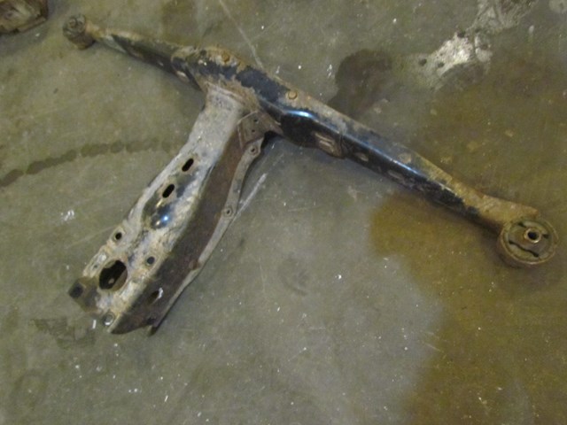 2004 Subaru Forester XT Turbo MT Rear Differential Mount