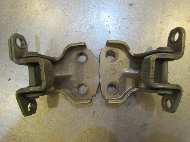 2007 Subaru Forester RH Passenger Rear Door Hinge Set