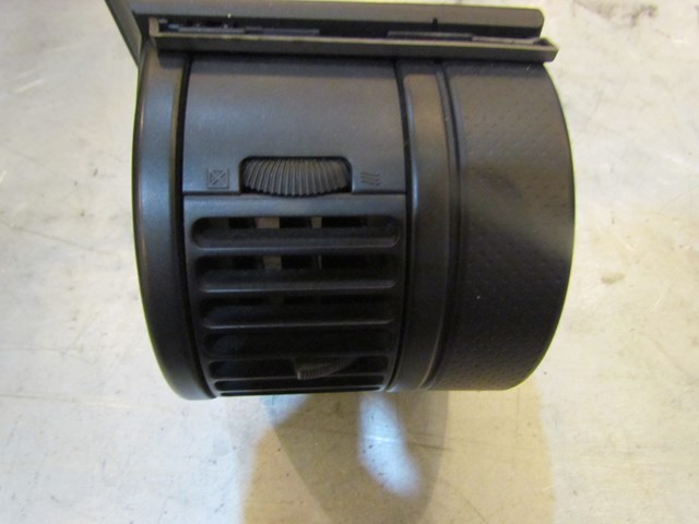 2004 Infiniti G35 Coupe LH Outer Dash Vent