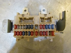 2004 Infiniti G35 Coupe Interior Fuse Box