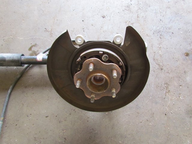 2004 Infiniti G35 Coupe Rh Rear Spindle With Shock 